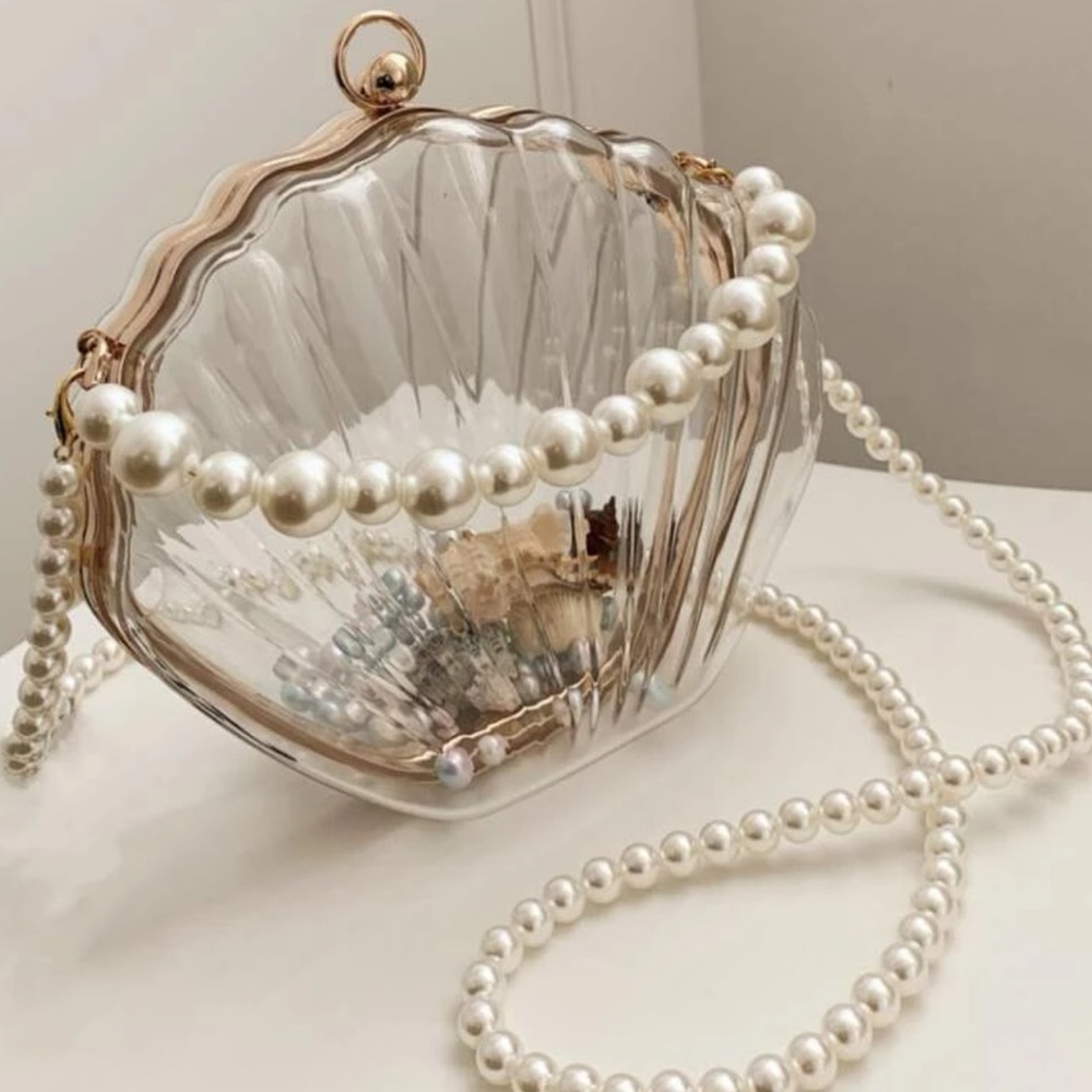 Clear Clamshell Purse w/ 2 Pearl deatiled straps